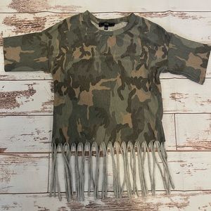 Camouflage tee. Fringe at the bottom. Size M.